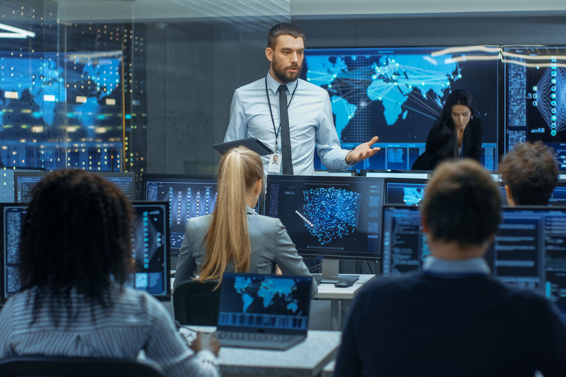 Специалист по кибербезопасности. Специалист по кибербезопасности с нуля. Специалист по кибербезопасности с нуля. Специалист по кибербезопасности. Профессия it специалист.